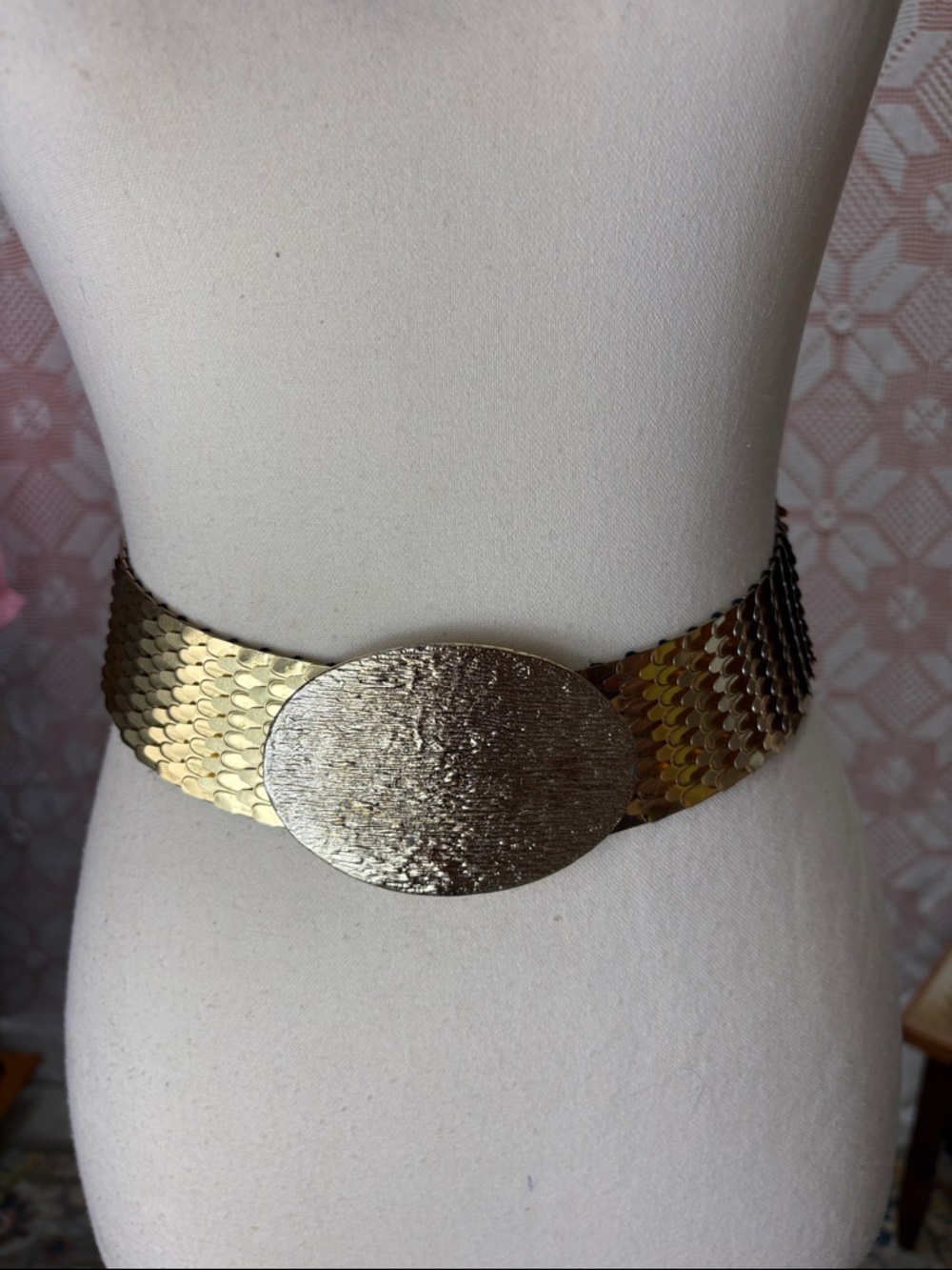 Vintage Gold Tone Stretch Belt Statement Oval Clasp - Picture 8 of 8